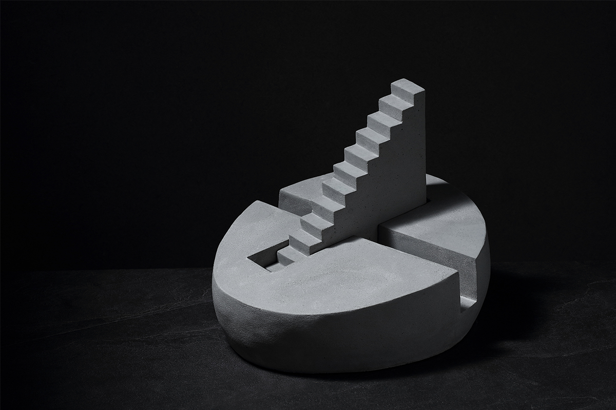 段存真　傾斜但穩定的結構　43×36×34cm　泥塑，水泥翻製研磨　2021